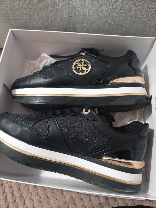 Sneakersy Guess czarno-zlote