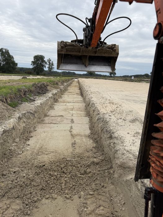 Uslugi minikoparką 2,7t  łyżki/młot/wiertnica   Wynajem z operatorem