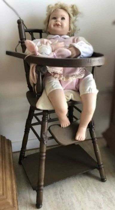 Stare krzesełko dla lalki
