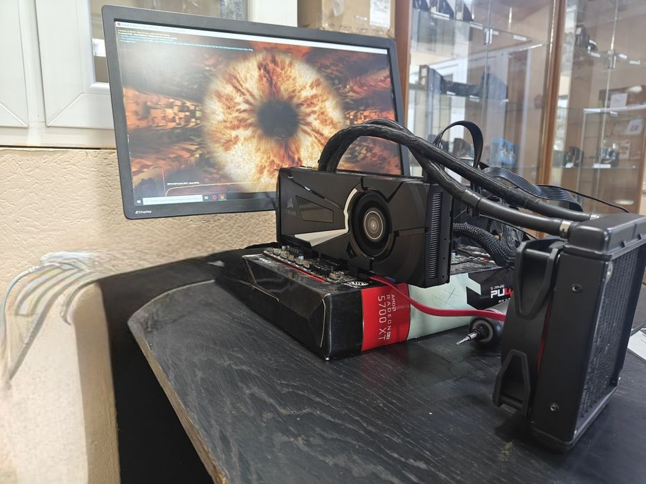 Холодна Msi GeForce GTX 1080 SEA HAWK X з Водяним Охолодженням