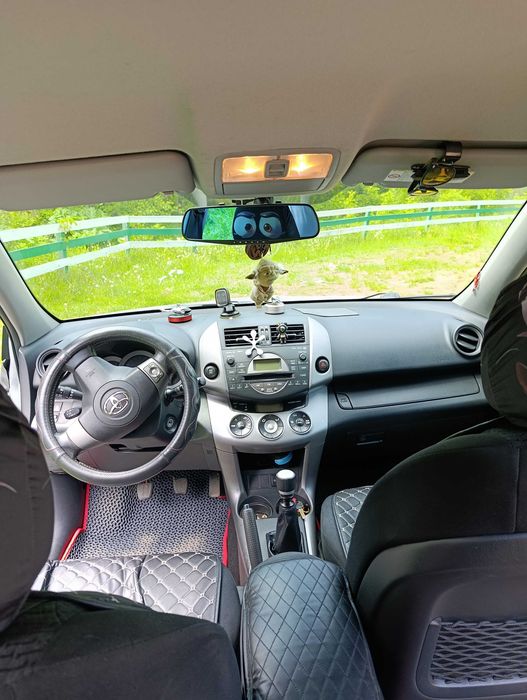 Автомобіль Toyota Rav 4
