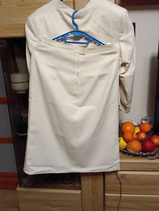 Okazja Garsonka 2 części ecru wełna 100 procent M 38