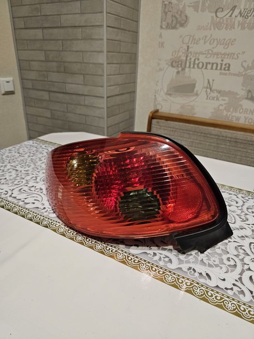 Задні фари Peugeot 206 дорестайлінг та рестайлінг