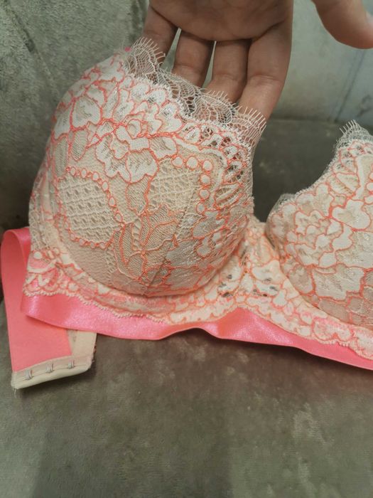 Komplet koronkowy stanik gorset push up majtki pudrowy róż różowy