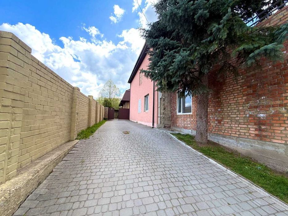 Продам готовий бізнес по вулиці Стельмаха з ділянкою 13 сотих