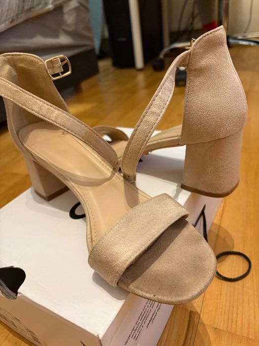 Jasnoróżowe sandałki DeeZee 6,5 cm obcas