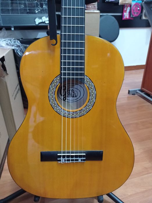 Guitarra clássica natural