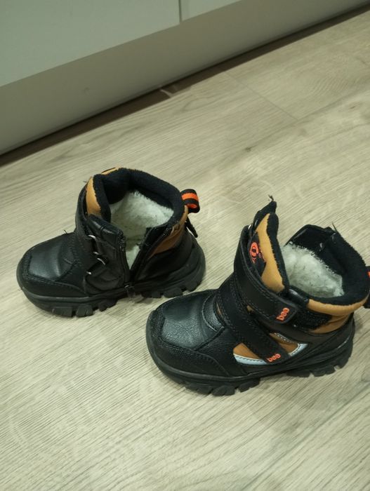 Buty chłopięce zimowe czarne z beżowymi wstawkami 24