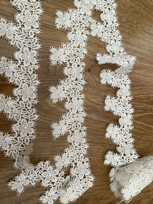 Кружево  длина 2 м ширина 5,5  см