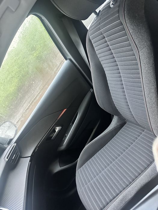 Peugeot 208 ano 2022