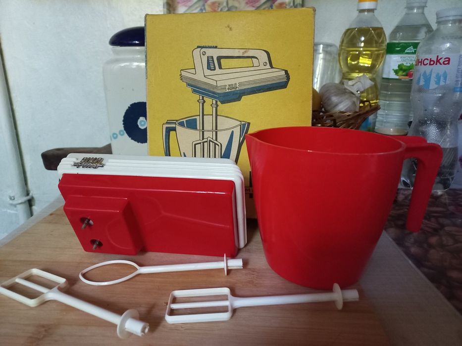 Продам винтажную вещь - миксер на батарейках