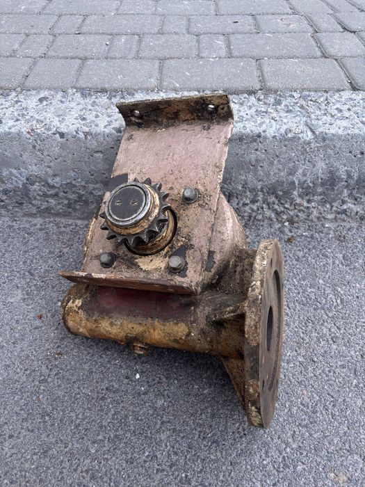 Кутовий редуктор