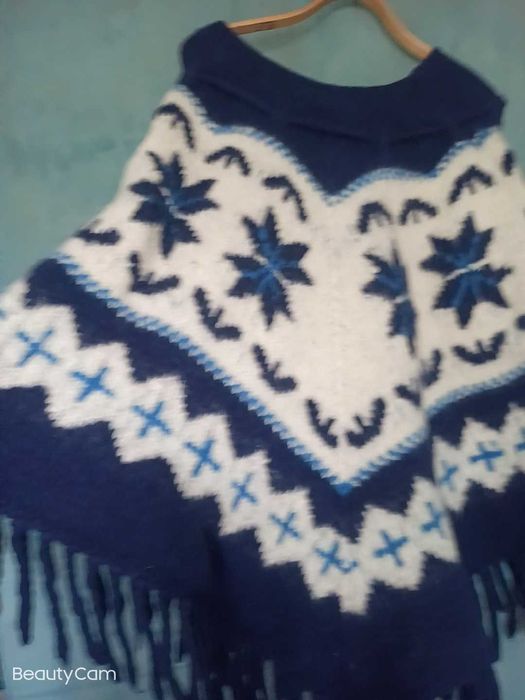 Шерстяне жіноче пончо в етнічному стилі з натуральної шерсті