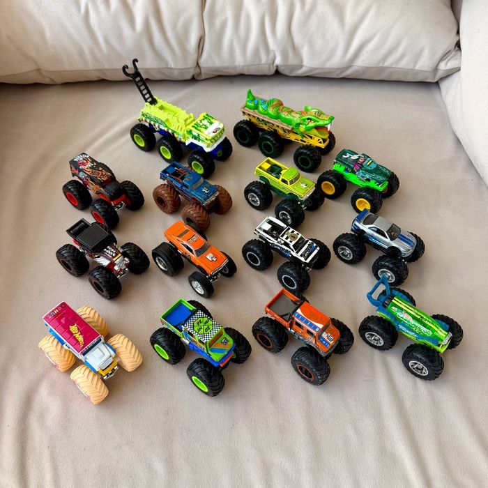 Дитячі Hot Wheels монстертраки та спецтехника