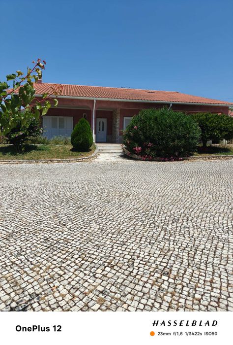 Alugo vivenda com potencial Lar da 3ª idade? ou para infanta Rio