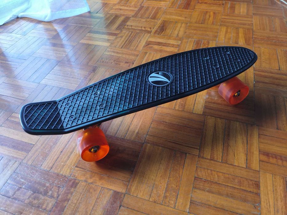 Skate pequeno para acrobacias