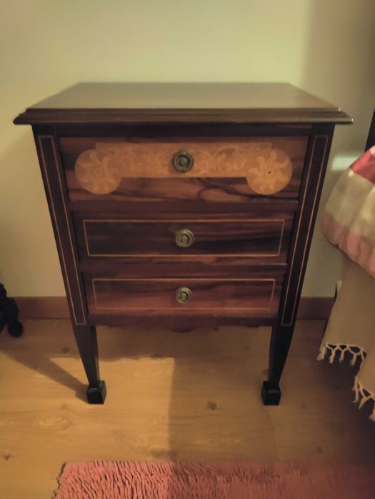 Par de mesas em pau santo com marchetaria