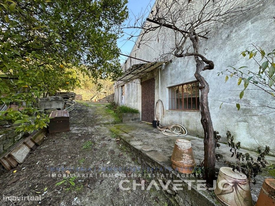 Casa de campo com anexos em zona tranquila a 10 km de Tomar.