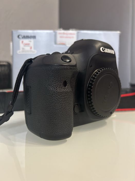 Фотоапарат Canon EOS 5D Mark III