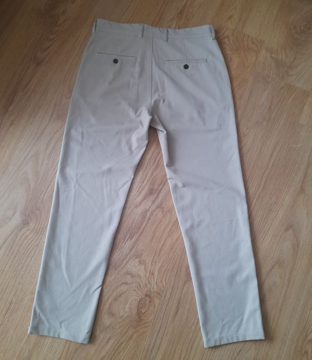 Beżowe męskie  spodnie Zara 38