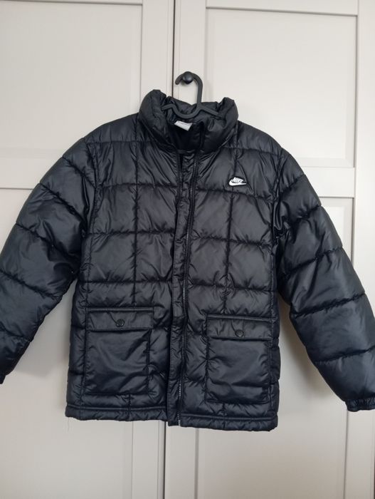 Kurtka zimowa damska pikowana Nike