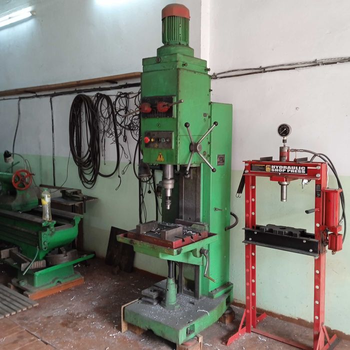 Свердлильний станок 2Н135