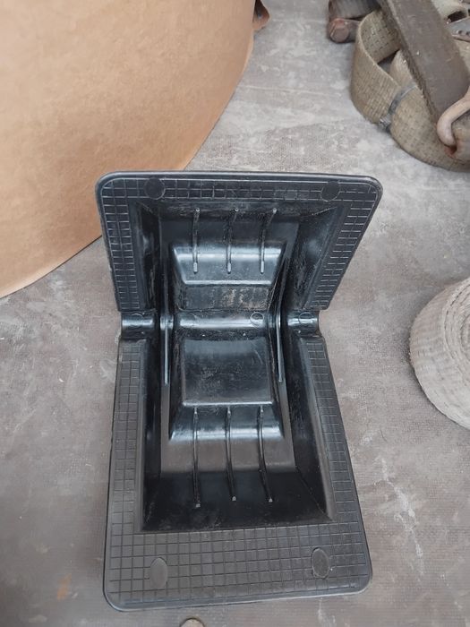 Кутник для кріплення вантажу.Уголок