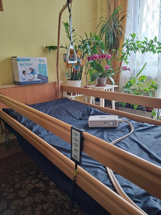 Sprzedam łóżko rehabilitacyjne plus materac przeciwodleżynowy