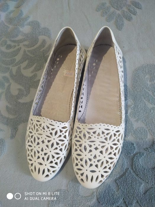 Продам літні шкіряні туфлі балетки