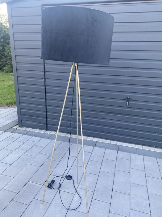 lampa stojąca do pokoju lub salonu