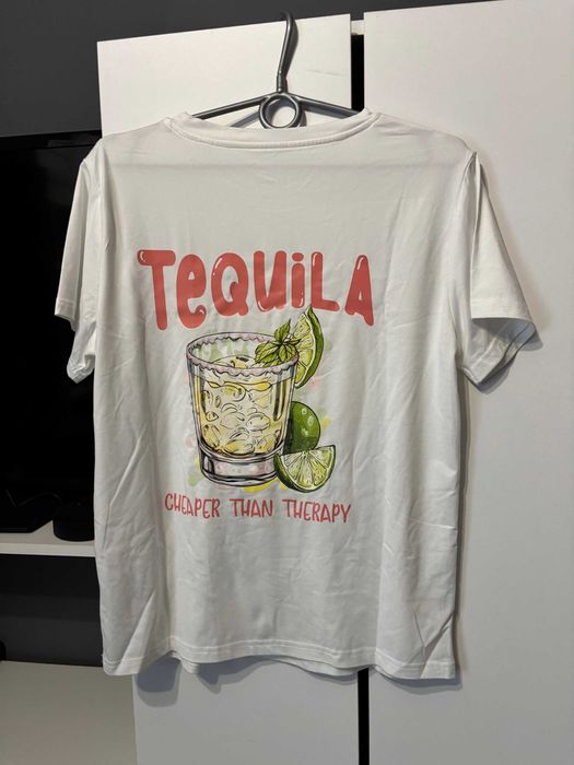 Biała koszulka z nadrukiem