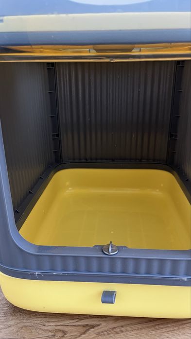 Закритий туалет для кота