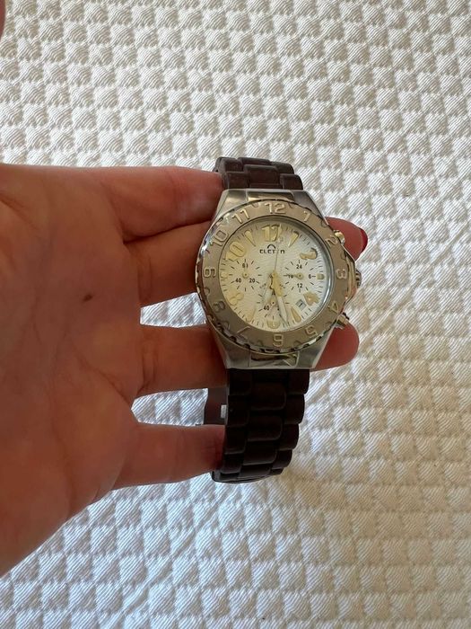 Relógio Electa em excelente estado,com várias braceletes e acessórios.