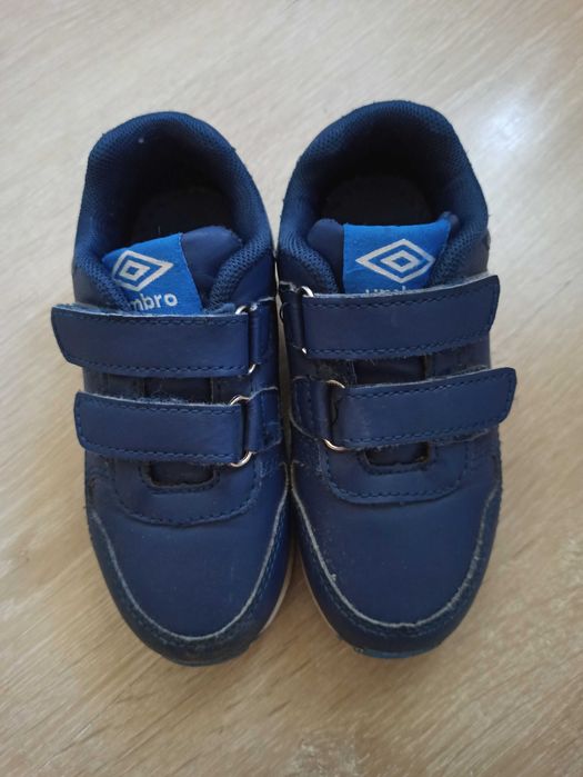 Adidasy Umbro chłopięce r. 27