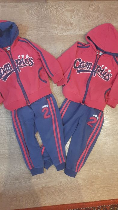 Продам костюм для двойняшек на 3-4 года