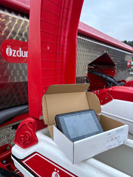 Siewnik do kukurydzy 4 rzędowy Ozduman HVMD 4  podsiewacz INOX 1000l