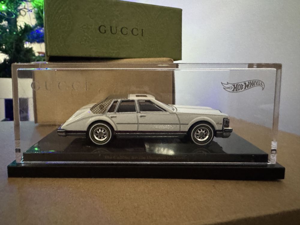 【在庫処分】 Hot Wheels Targówek Warszawa RLC Seville Cadillac Gucci x ミニカー
