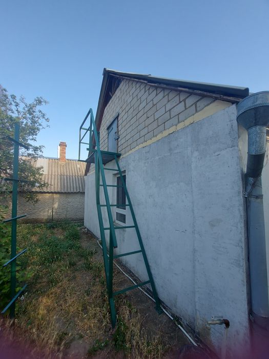 Продаєтся окремий будинок  за  Зупинкою Жукова