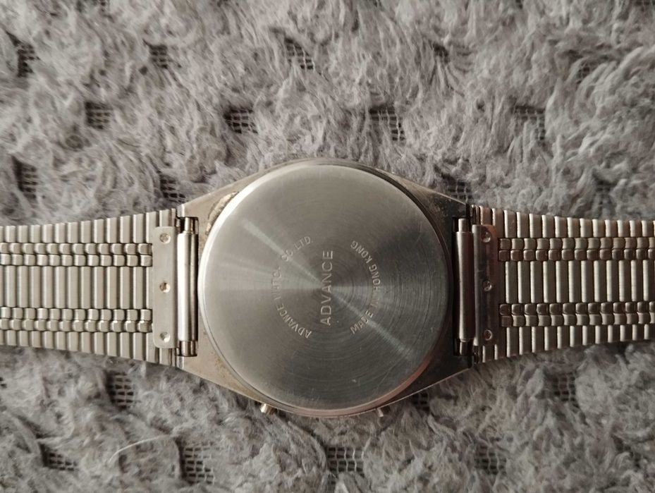 Stary zegarek elektroniczny Advance