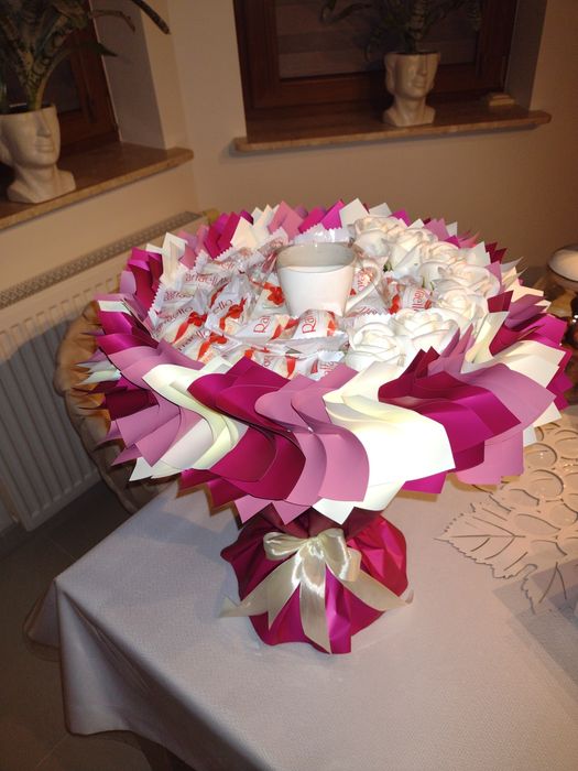 Bukiety boxy na każdą okazję róże mydlane i słodycze