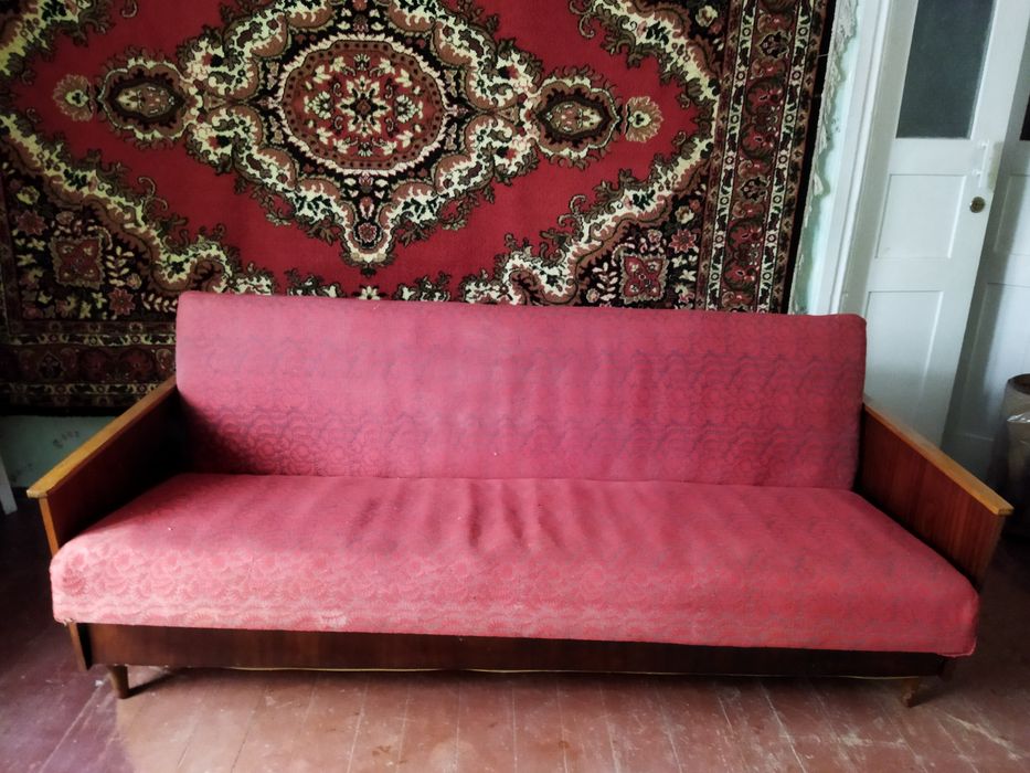 Продається Диван в м.Гайсин.