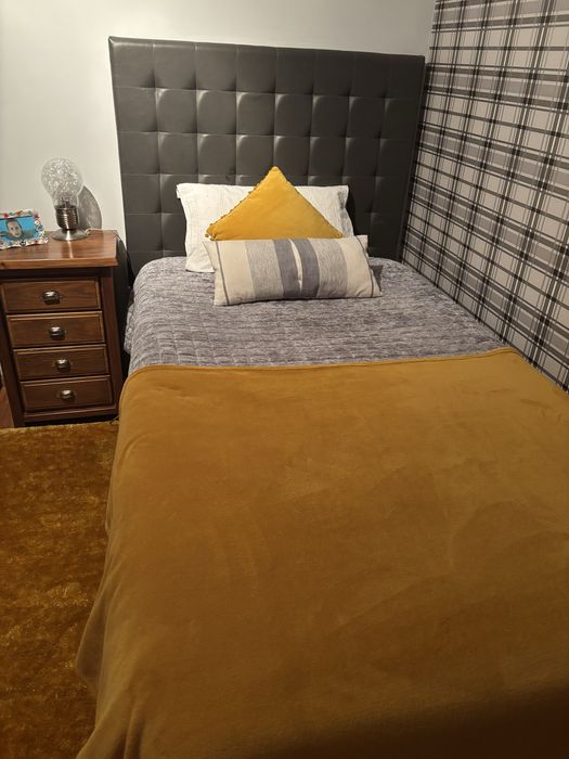 Sommier, colchão e cabeceira