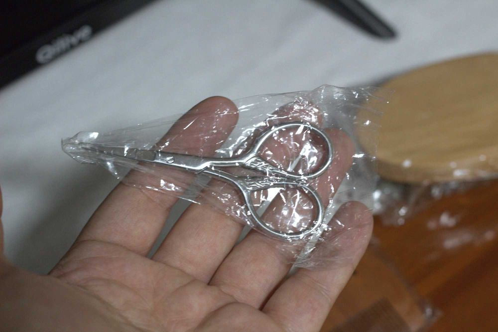 Kit cuidados de barba - Pente, escova, tesoura e bolsa