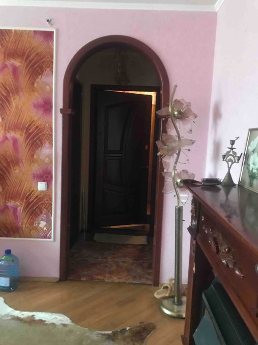 бесплатно сдаю  2 х комнатную квартиру  девушке