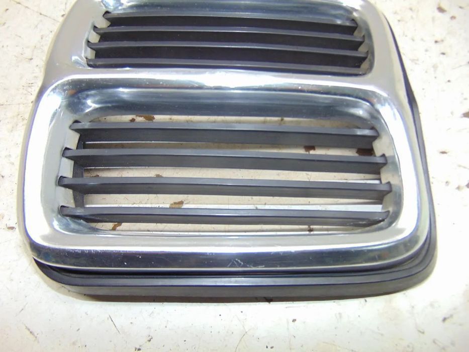 BMW E21 grelha central RIM " usado em bom estado