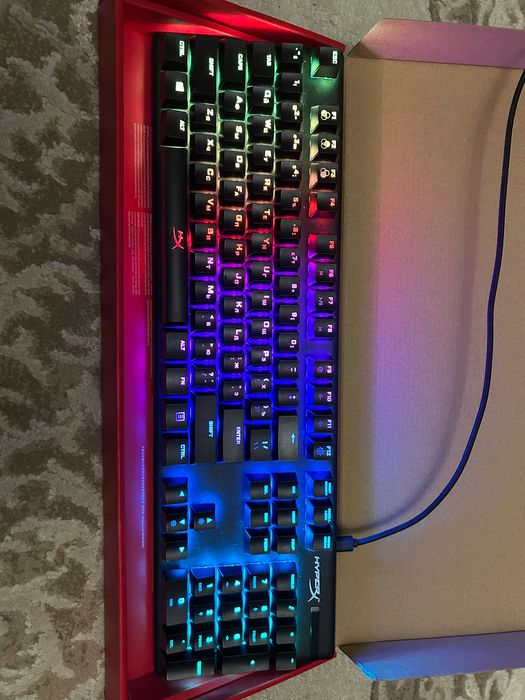 Клавиатура HyperX Alloy Origins RGB Red в идеальном состоянии
