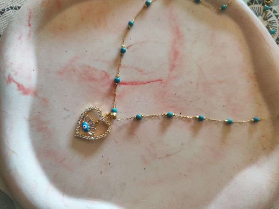 Colar em aço dourado