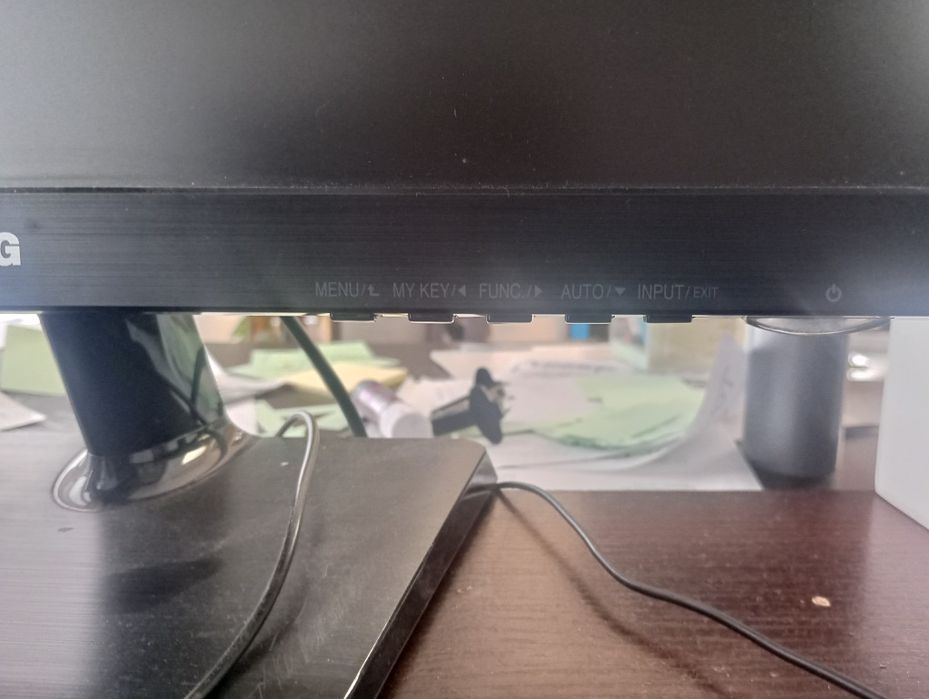 Monitor LG 19.5 cali