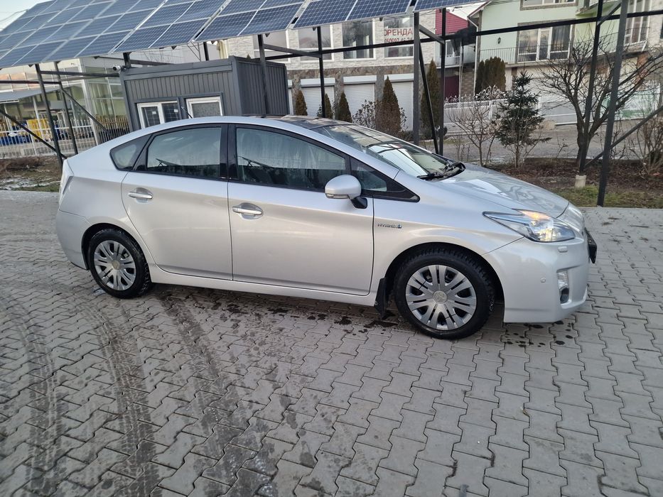 Тойота пріус 2010