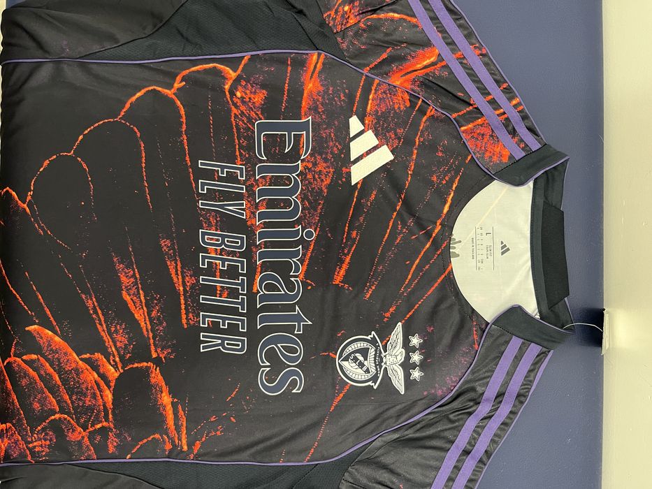 Camisola Adidas x Vhils x SL Benfica - Edição Especial